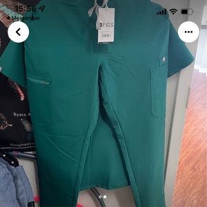 Brand new figs set worn once and are too big i need an xsmall